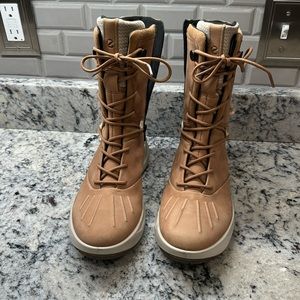 Like new ECCO snow boots!